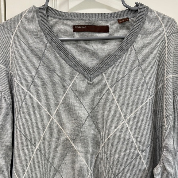 Perry Ellis w Gray V-Neck Sweater with Diamond Pattern XXL / A13 - Picture 3 of 4